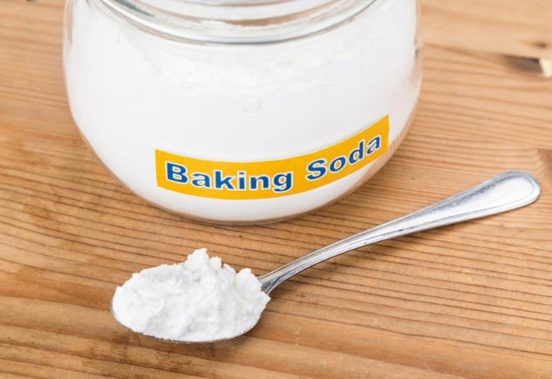 Sử dụng muối và baking soda giúp làm sạch khoang miệng và đầy lùi mùi hôi miệng